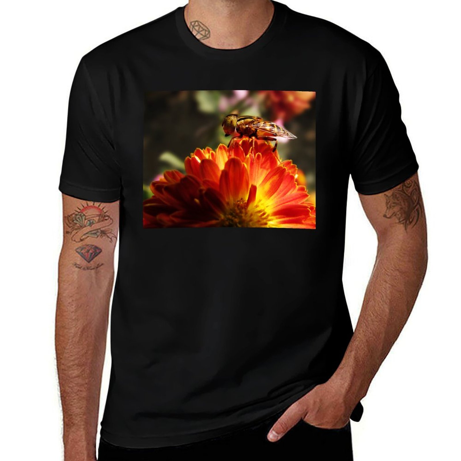 Photography Basics - Bee On Flower - Camiseta con